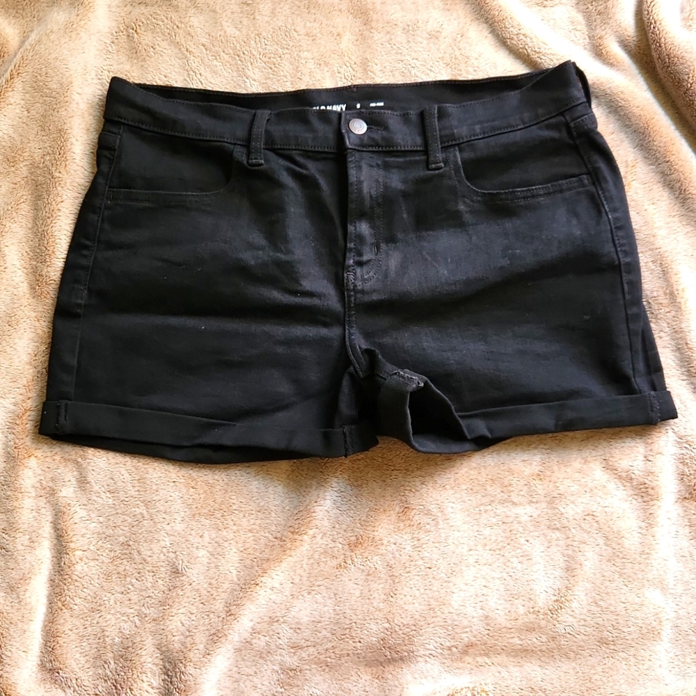 Mid rise shorts